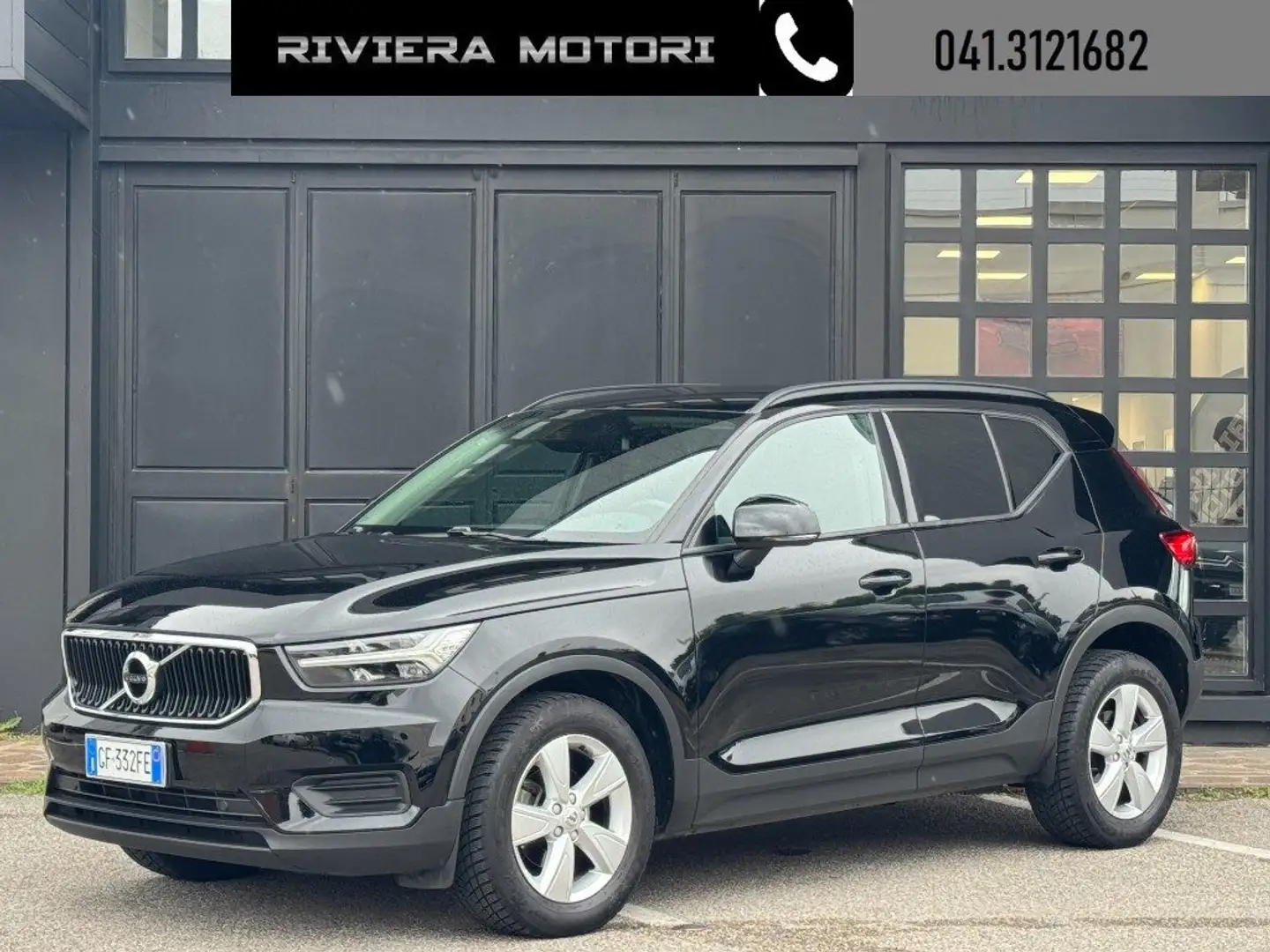 Volvo XC40 T2 Momentum Core Nero - 1