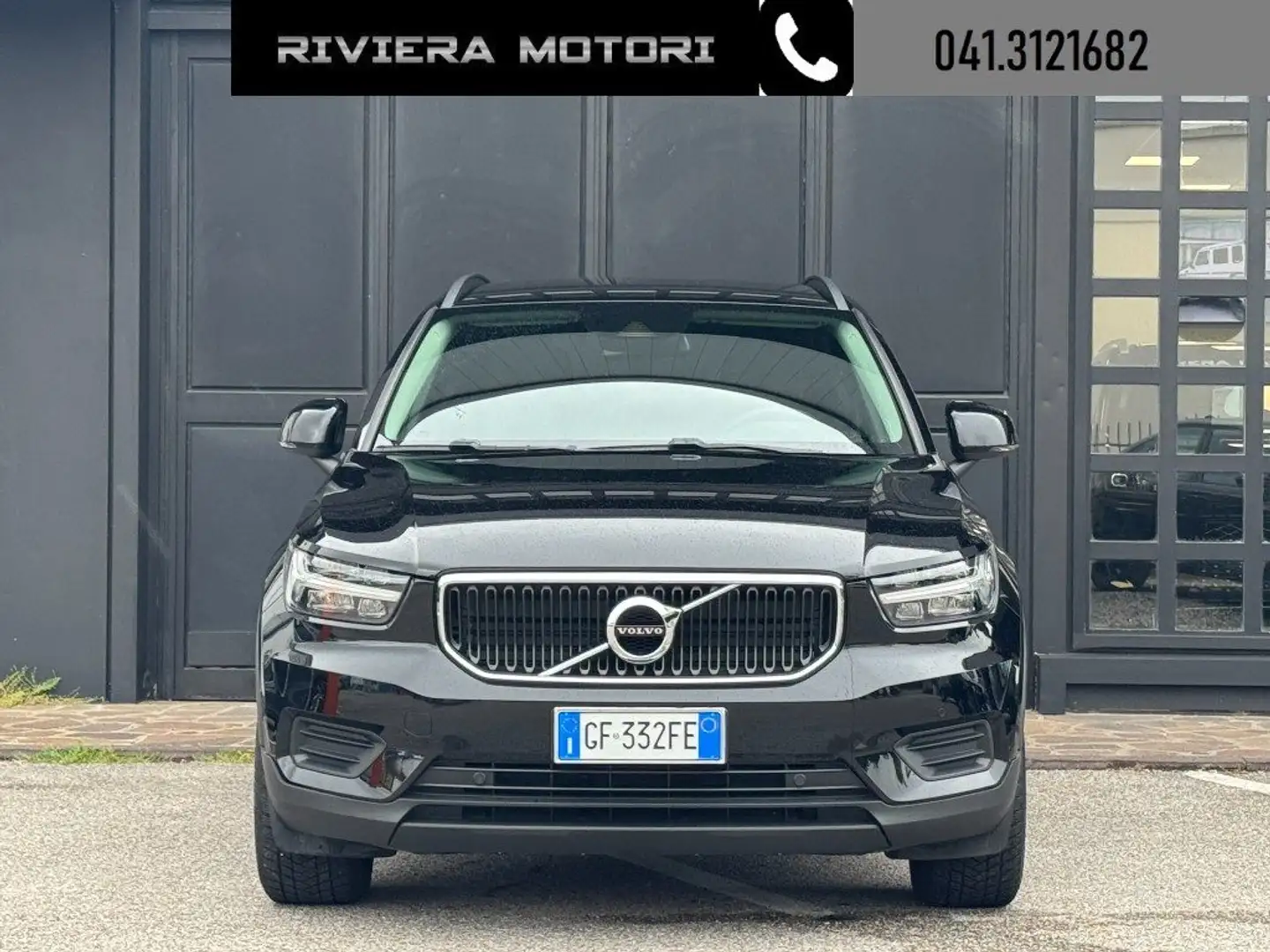 Volvo XC40 T2 Momentum Core Nero - 2