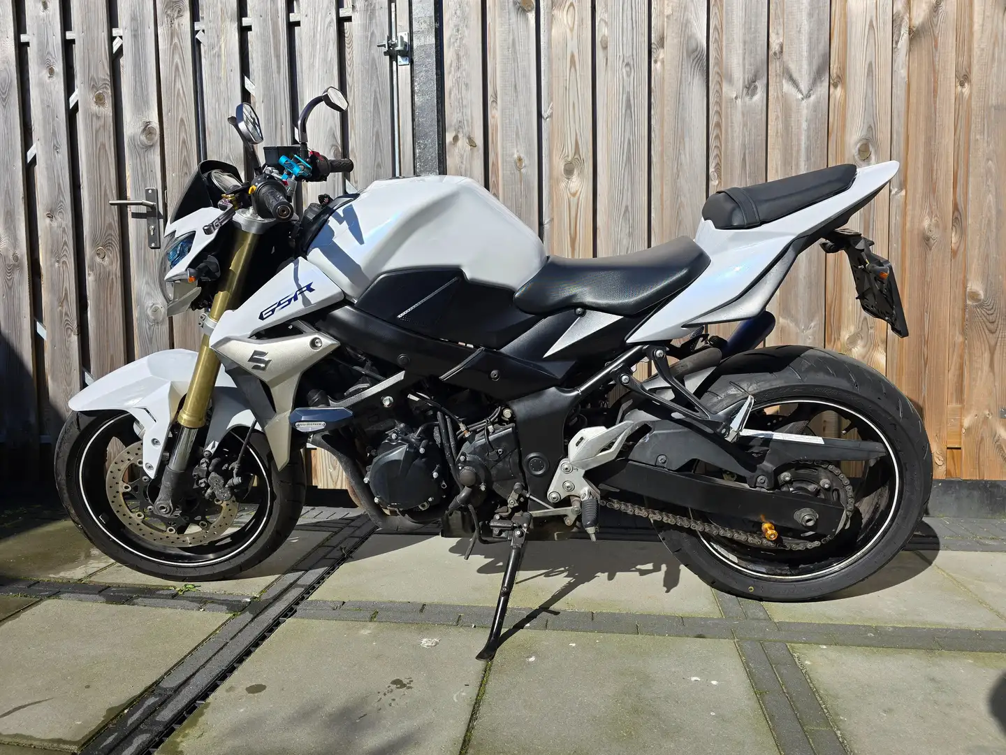 Suzuki GSR 750 Wit - 1