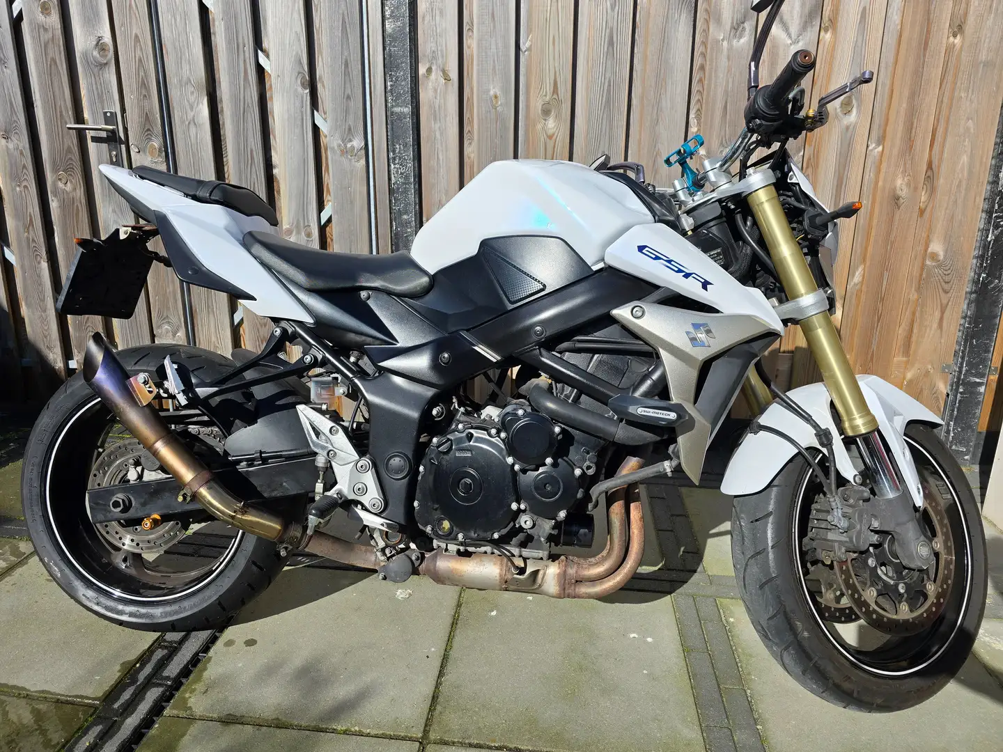 Suzuki GSR 750 Wit - 2