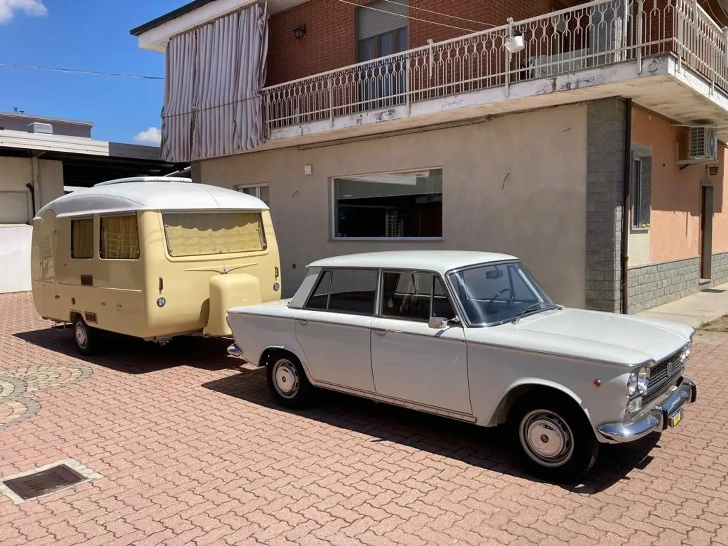 Oldtimer Fiat 1500 C Fehér - 1