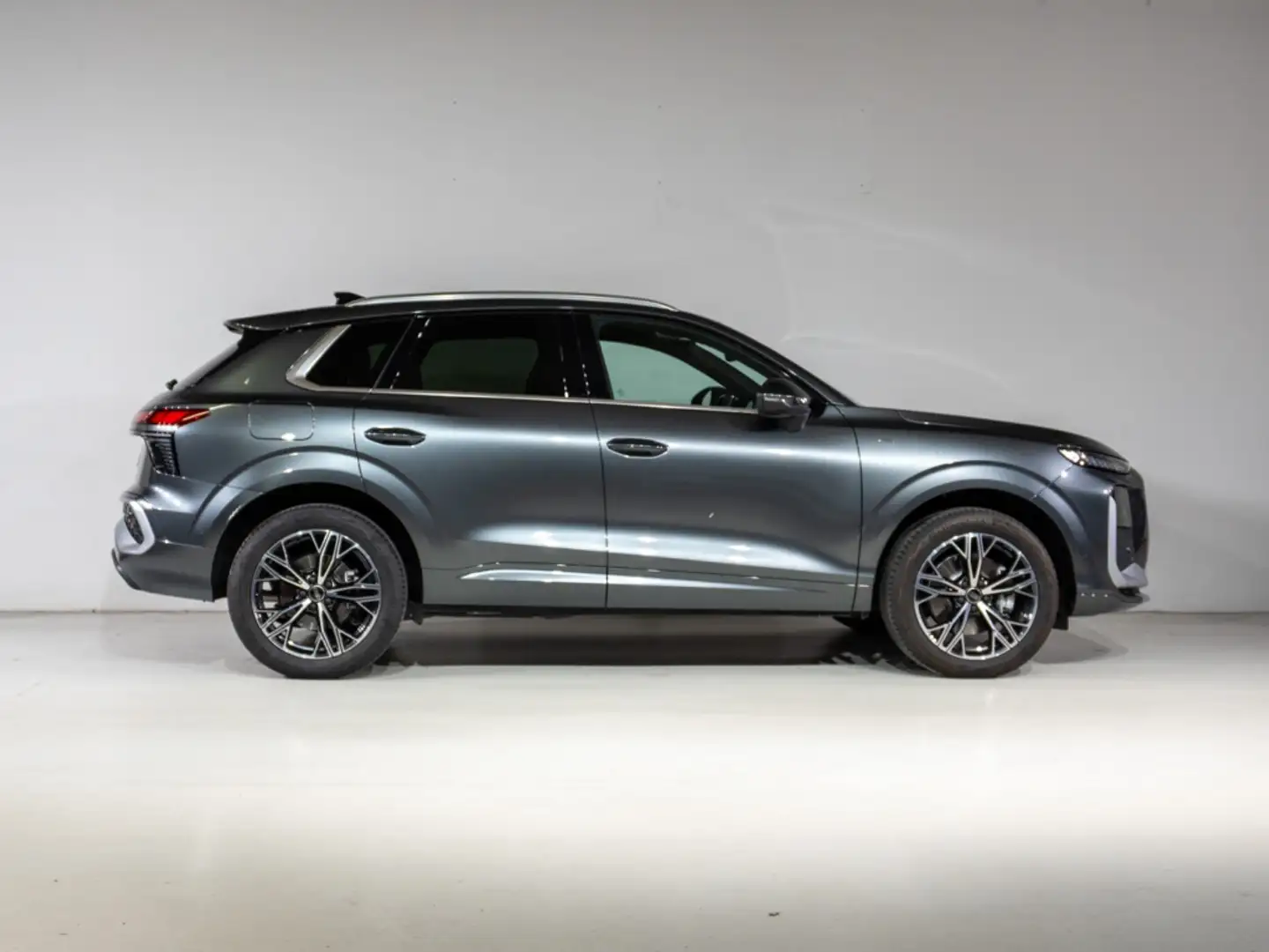 Audi Q3 SUV LAUNCH EDITION E-HYBRID 200 KW S TRONIC Gris - 2