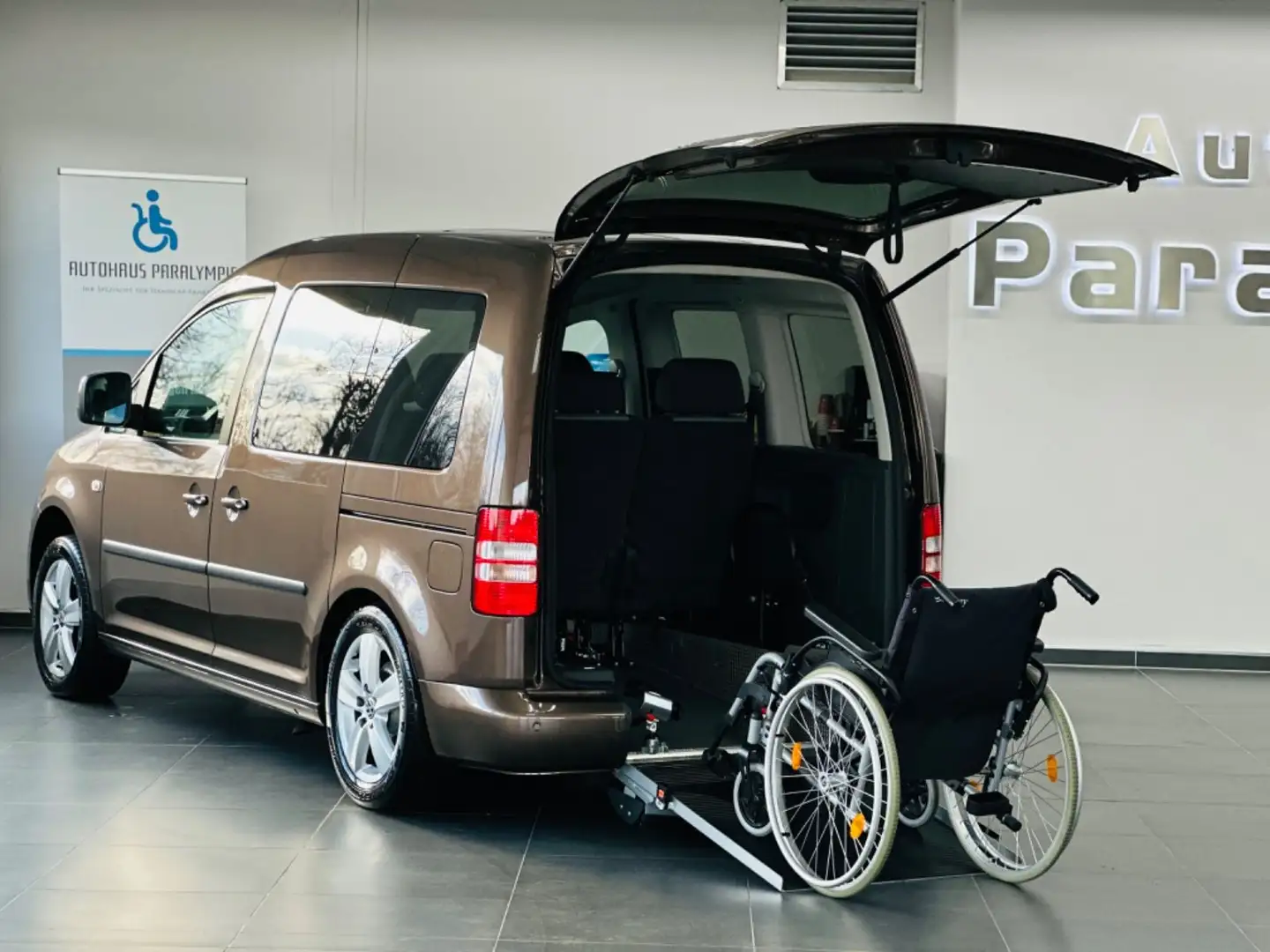 Volkswagen Caddy 1.6 TDI Behindertengerecht-Rampe Braun - 1