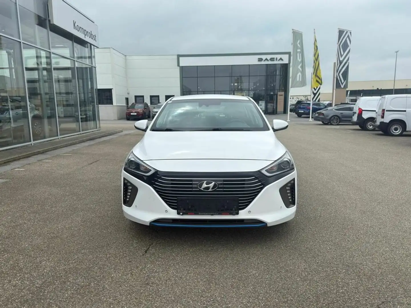 Hyundai IONIQ 1,6 GDi Hybrid Style Weiß - 1