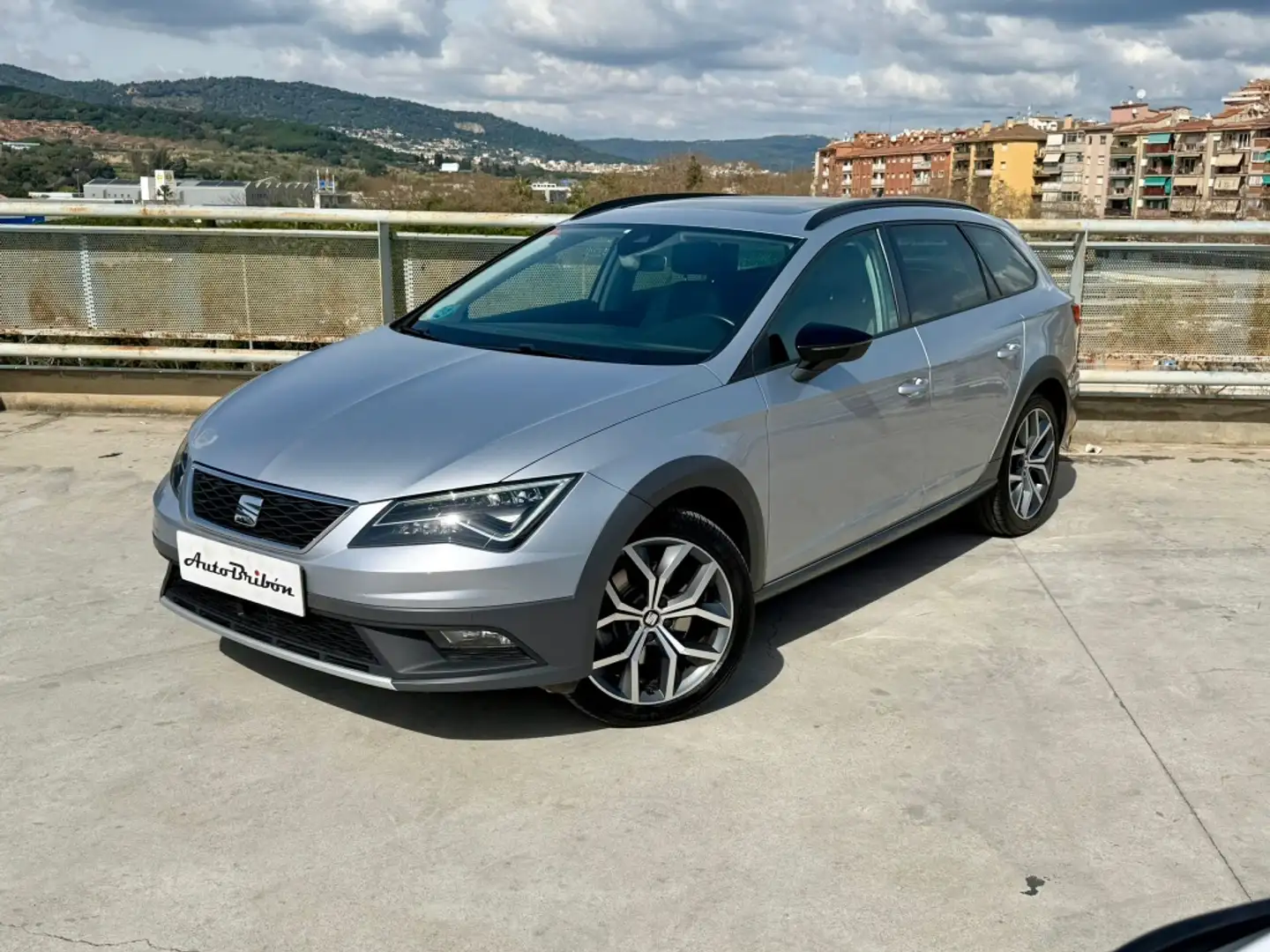 SEAT Leon 2.0TDI CR S&S 4Drive DSG6 184 Plateado - 2