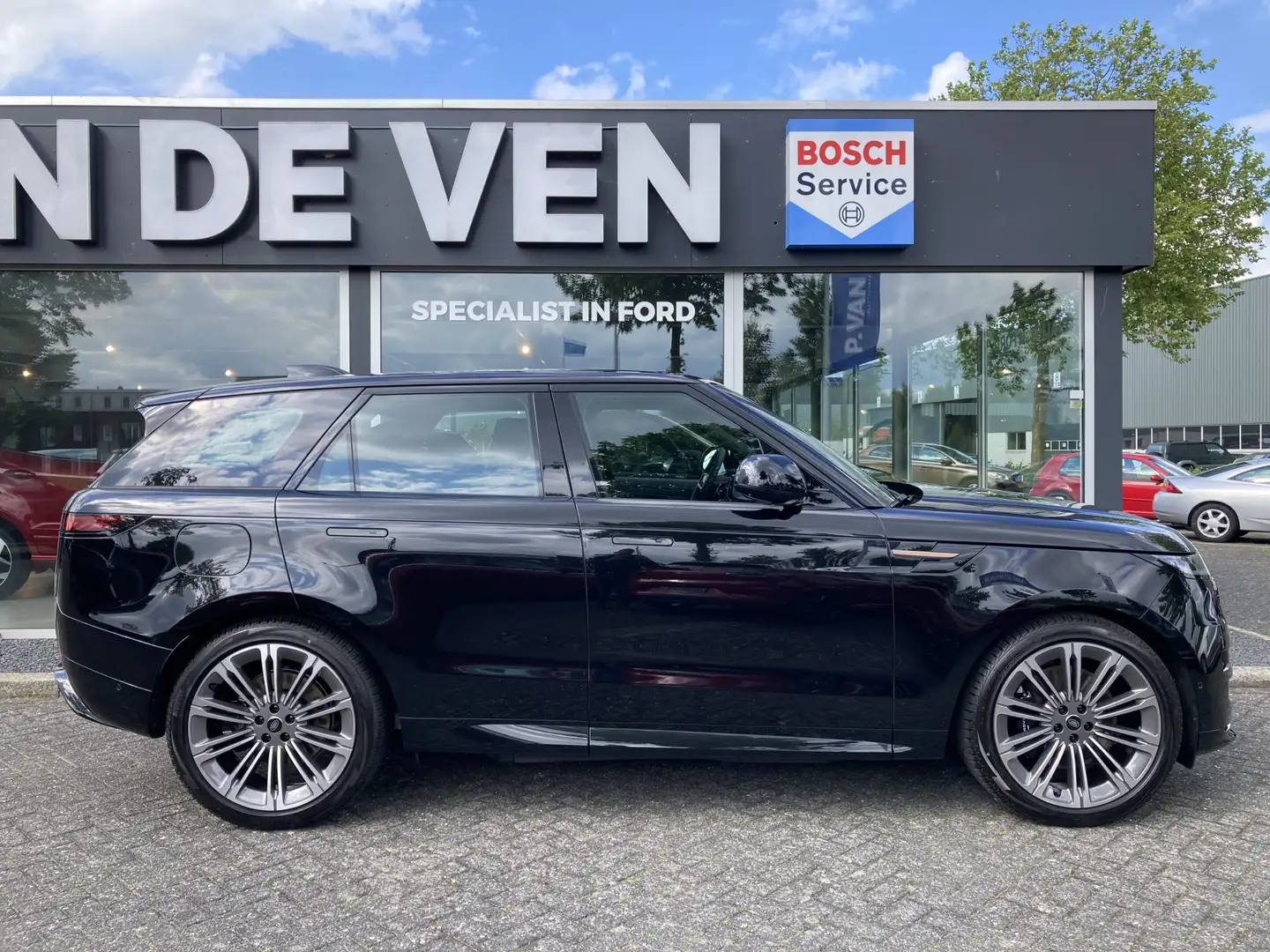 Land Rover Range Rover Sport P460e Dynamic SE PHEV | Direct leverbaar! NL auto Zwart - 2