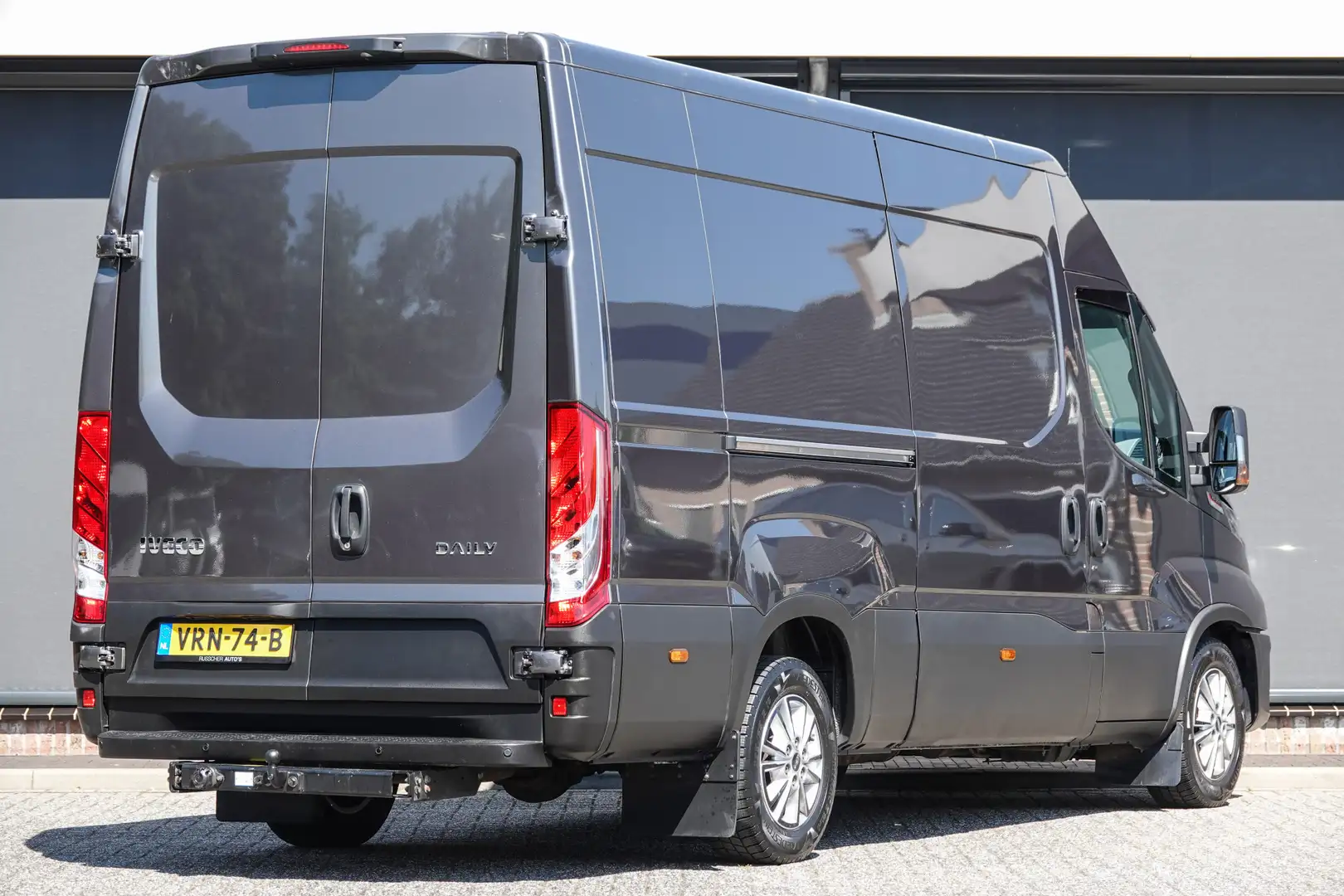 Iveco Daily 35S21 L2H2 207Pk Hi-Matic Aut. | Achteruitrijcamer Grijs - 2