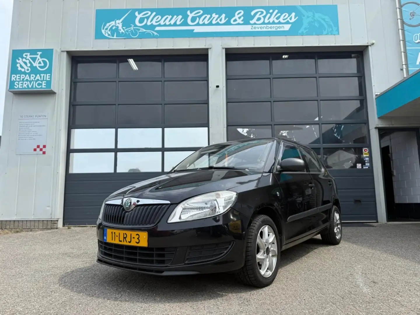 Skoda Fabia 1.2-12V Go Zwart - 1