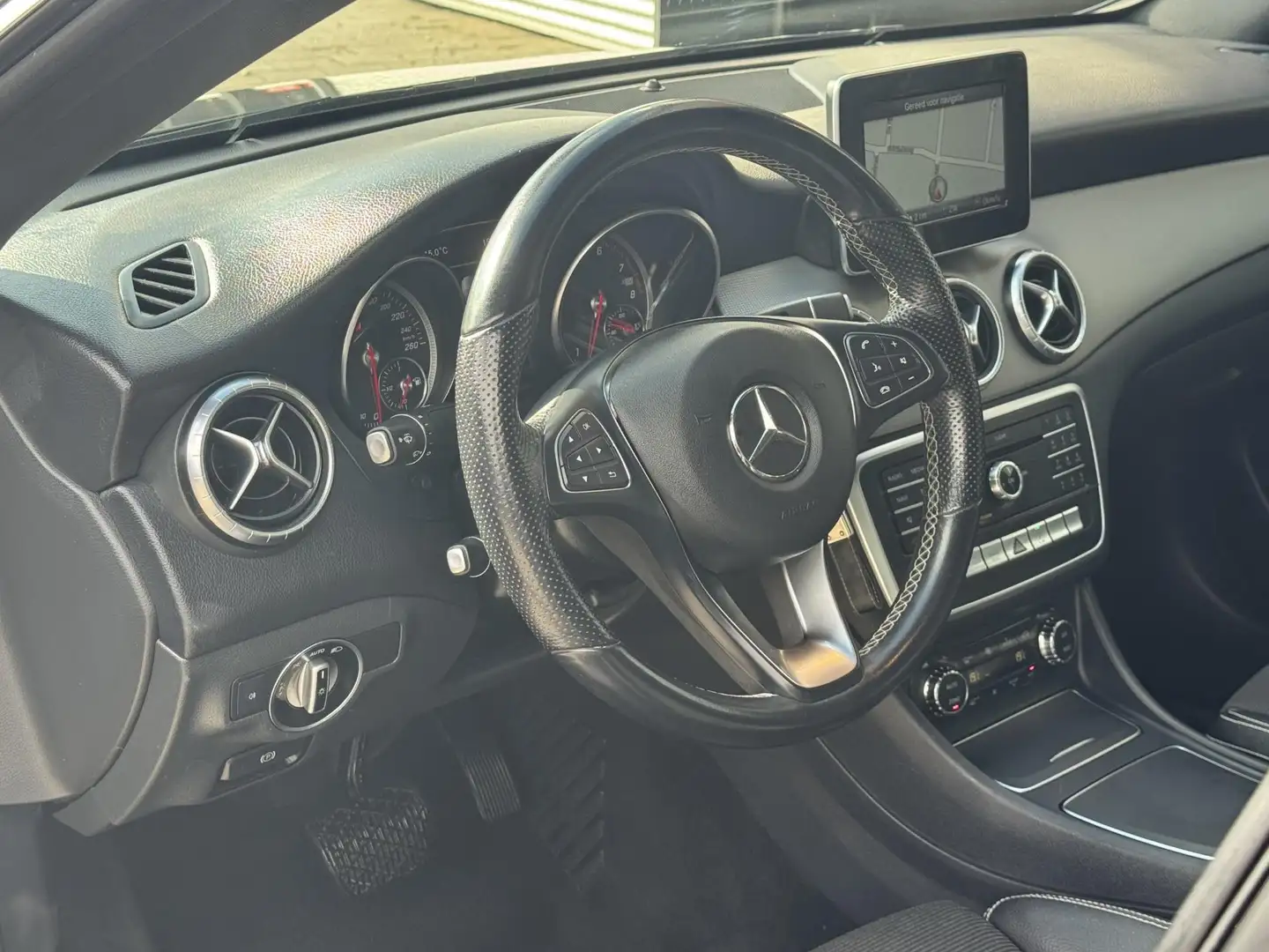 Mercedes-Benz CLA 180 Ambition & Urban - Navigatie I Airco I Bi-Xenon I Gris - 2