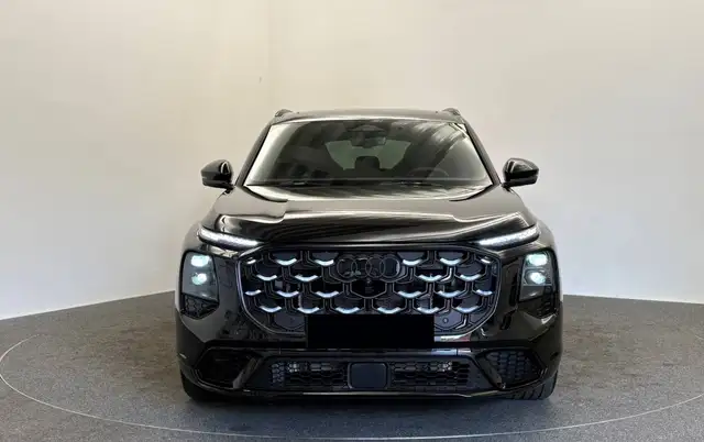 Audi Q7 view 4