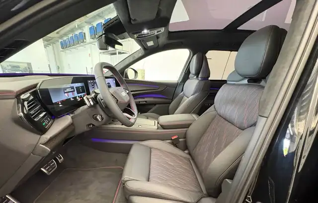 Audi Q7 view 6