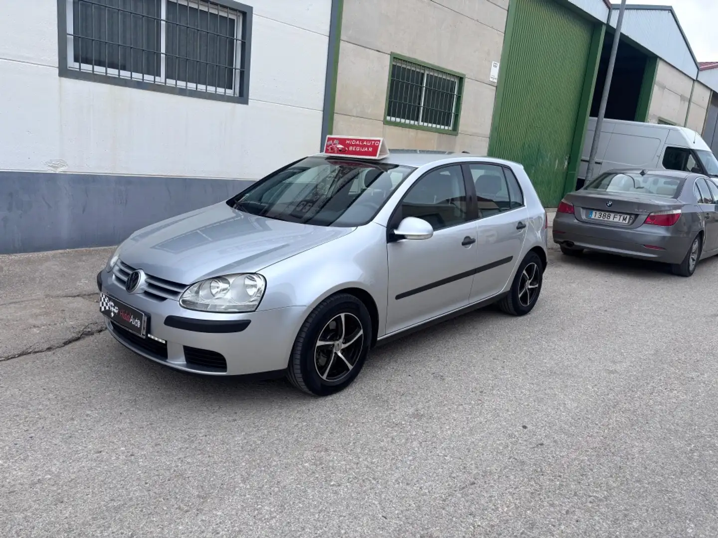 Volkswagen Golf 1.9TDI Trendline 105 Gris - 1