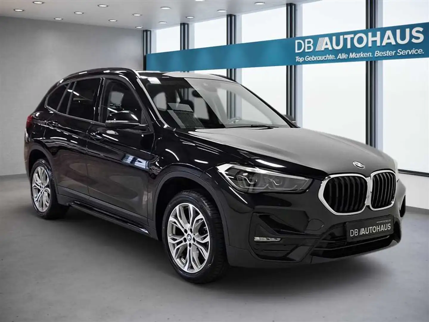 BMW X1 sDrive 18d Sport Line Steptronic Zwart - 2