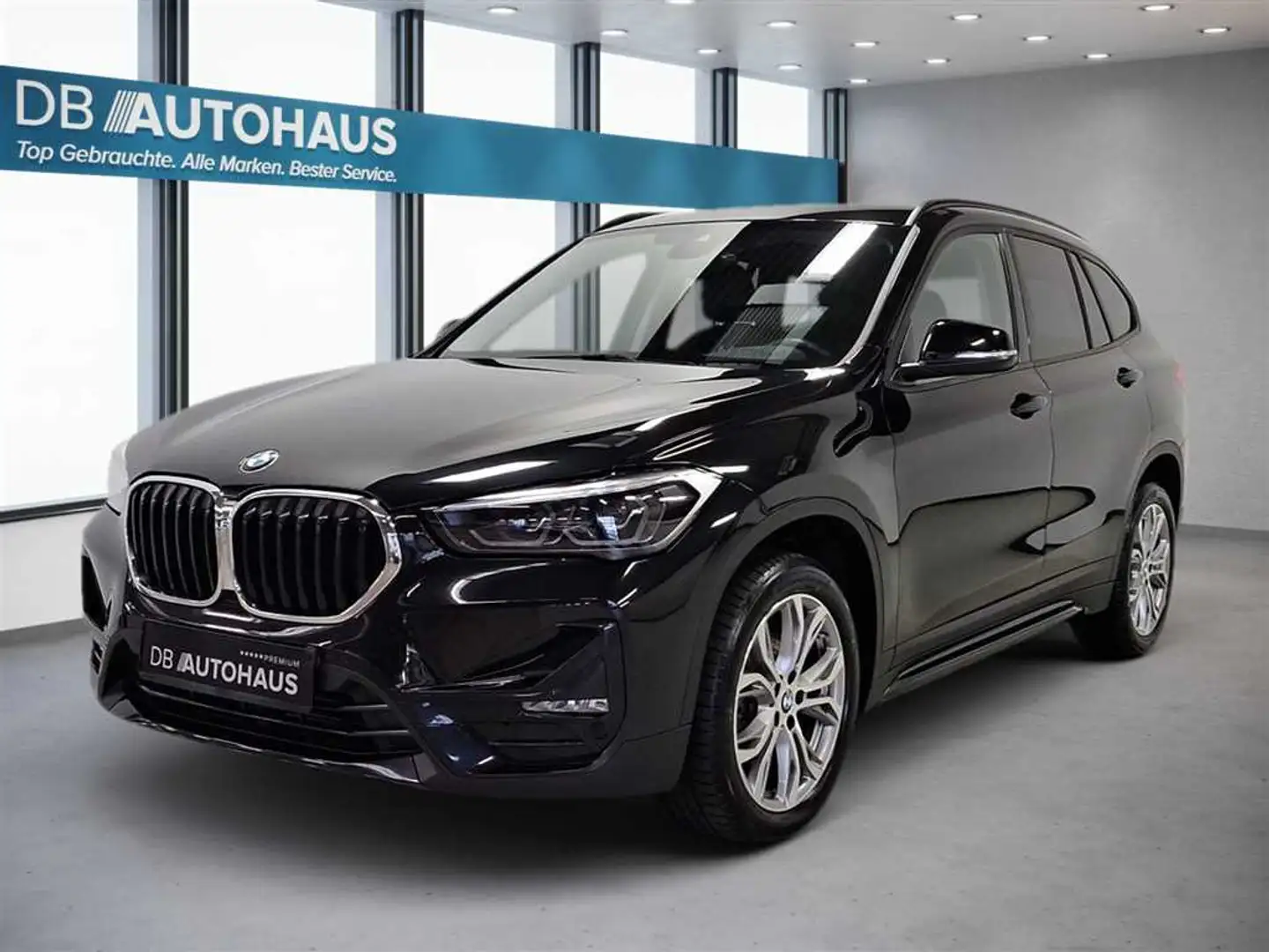 BMW X1 sDrive 18d Sport Line Steptronic Zwart - 1