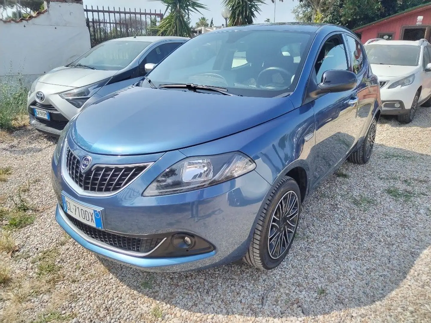 Lancia Ypsilon 1.0 FireFly 5 porte S&S Hybrid Gold Blu/Azzurro - 2