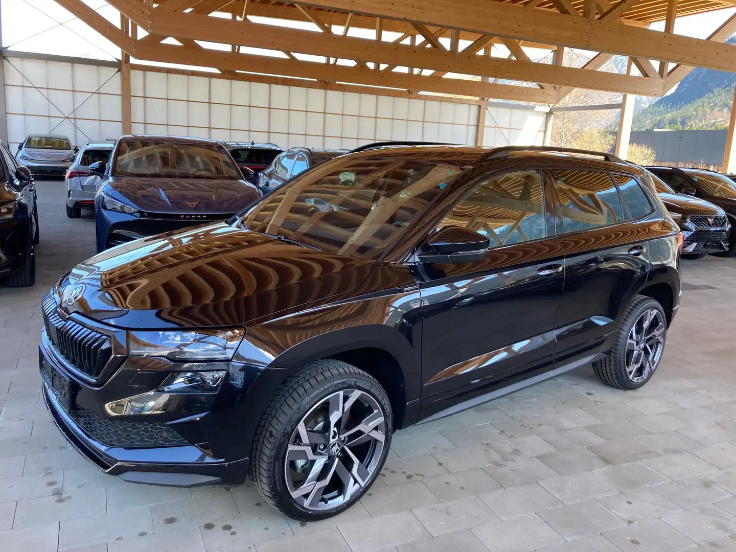 Skoda Karoq Sportline TSI DSG ACT Schwarz - 1