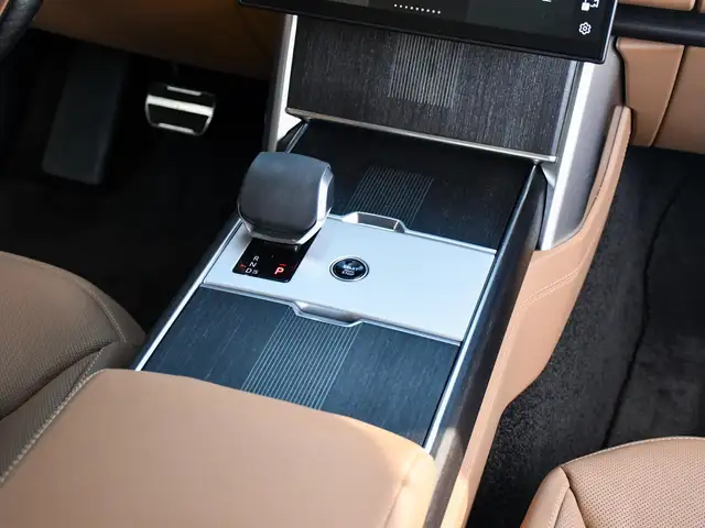 Land Rover Range Rover view 14