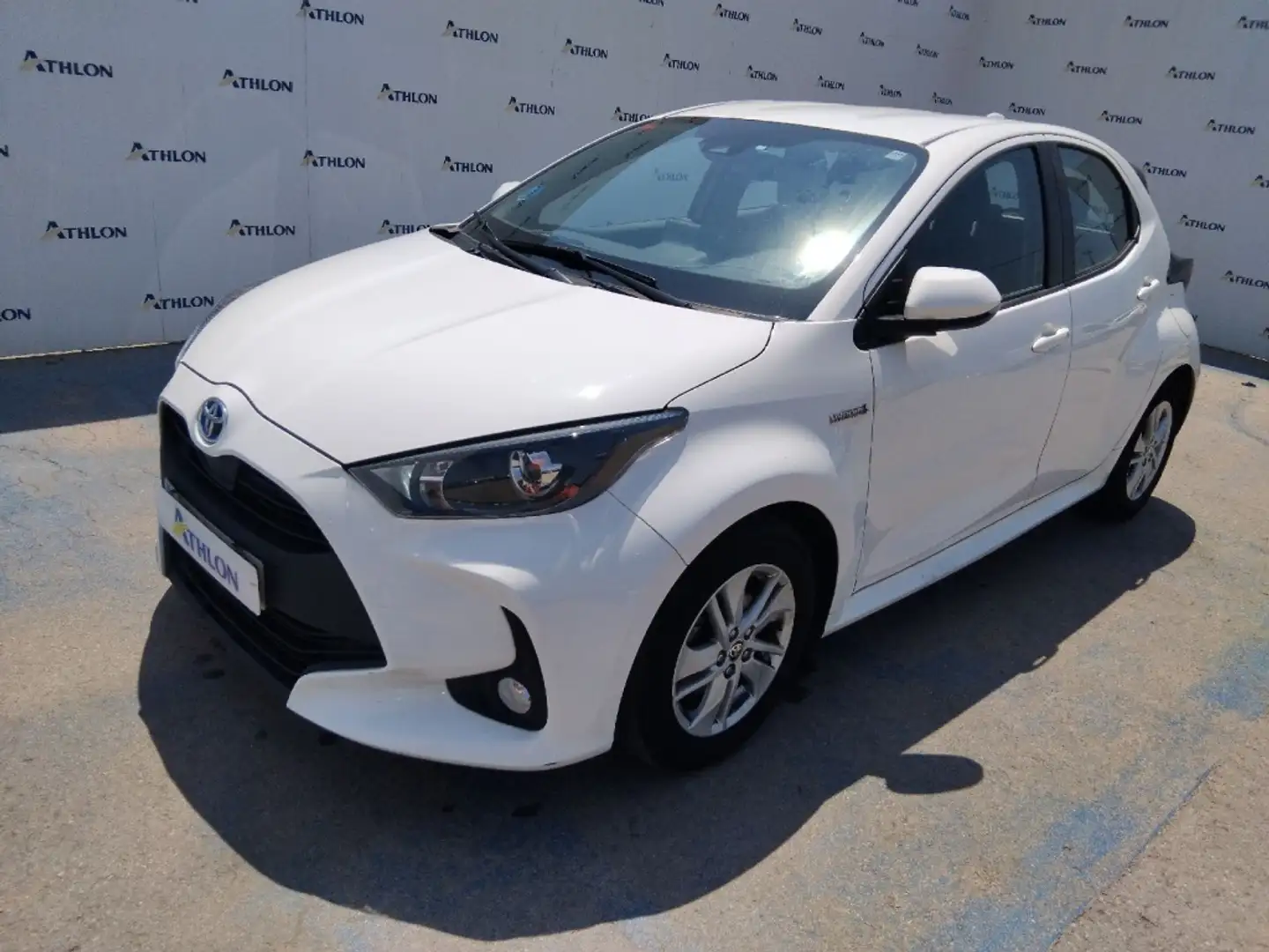 Toyota Yaris 120H 1.5 Business Plus Blanc - 1