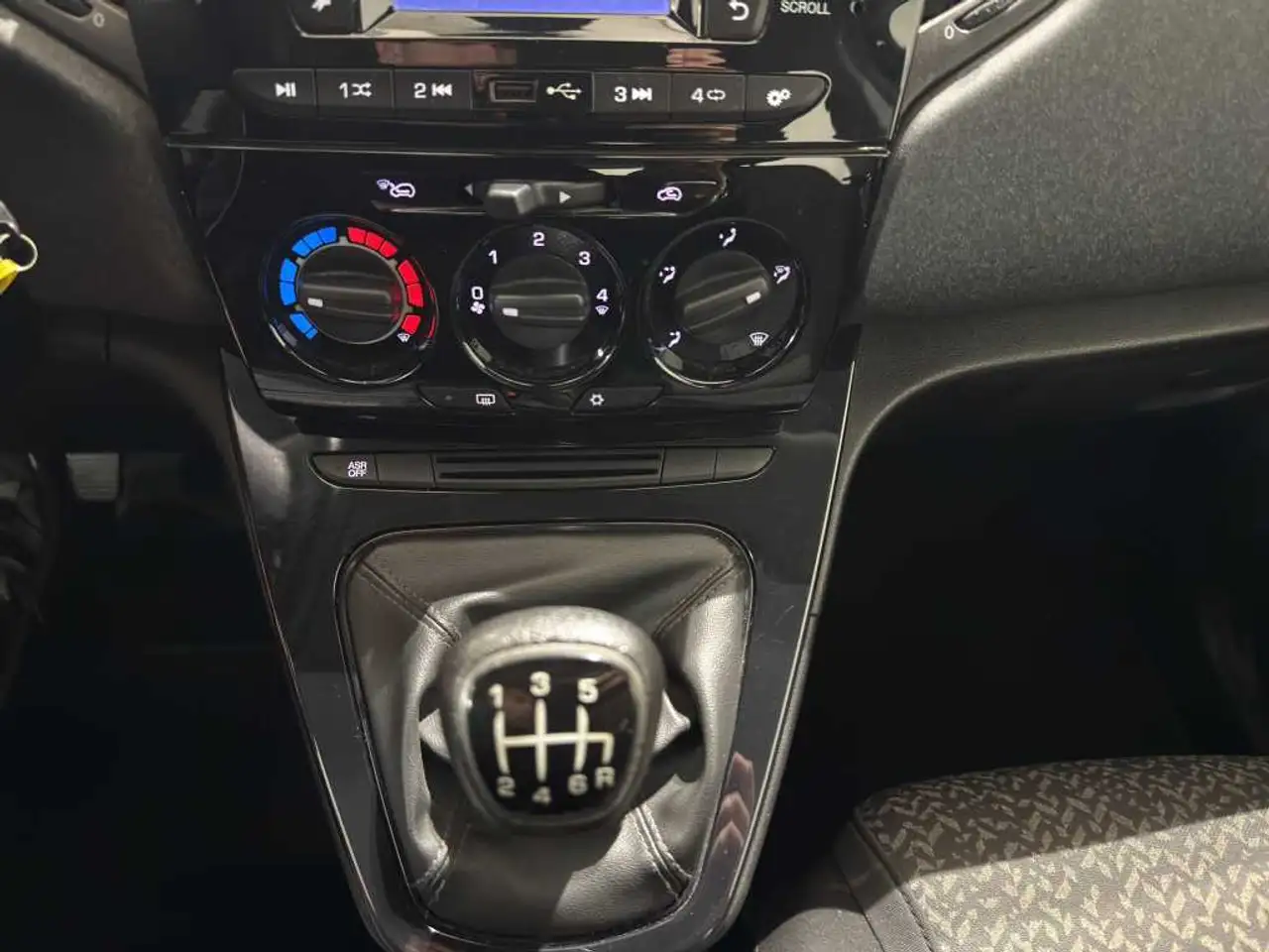 Lancia Ypsilon 2022 — фото 22
