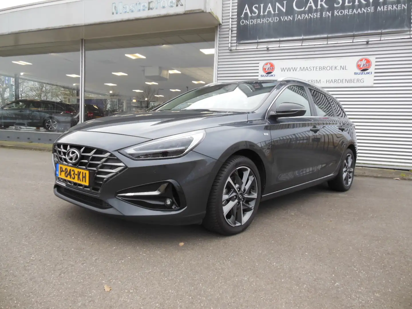 Hyundai i30 Wagon 1.5 T-GDi MHEV Premium Staat in Hoogeveen Grijs - 2