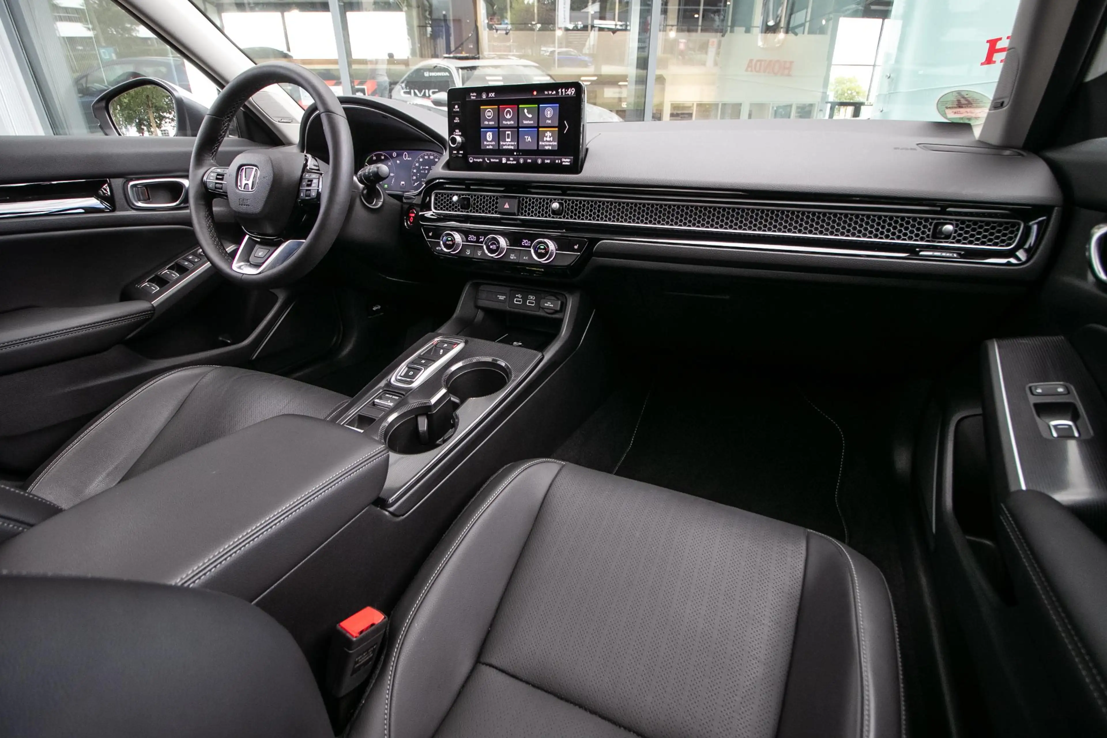 Honda Civic 2.0 e:HEV Advance — photo 4