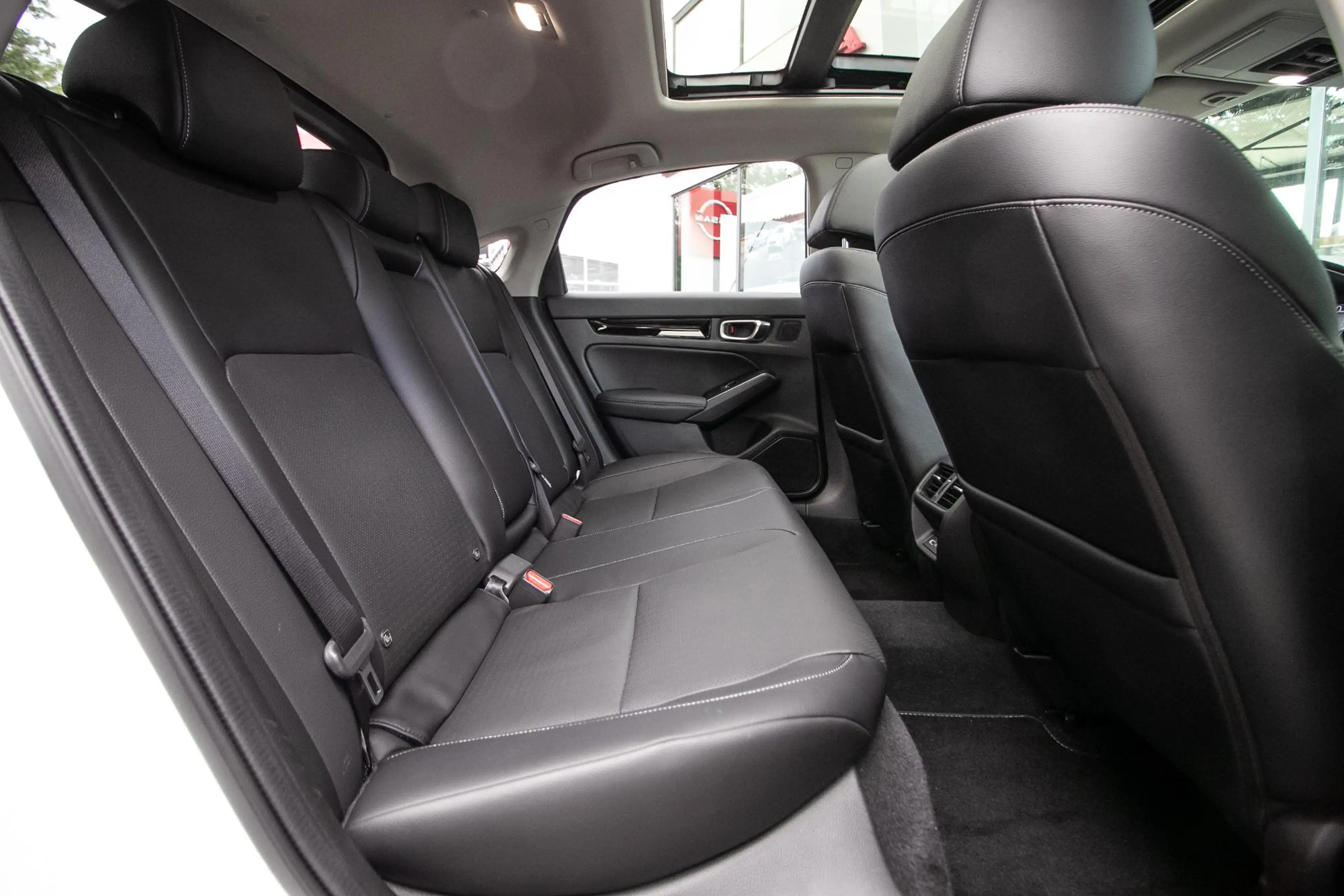 Honda Civic 2.0 e:HEV Advance — photo 10