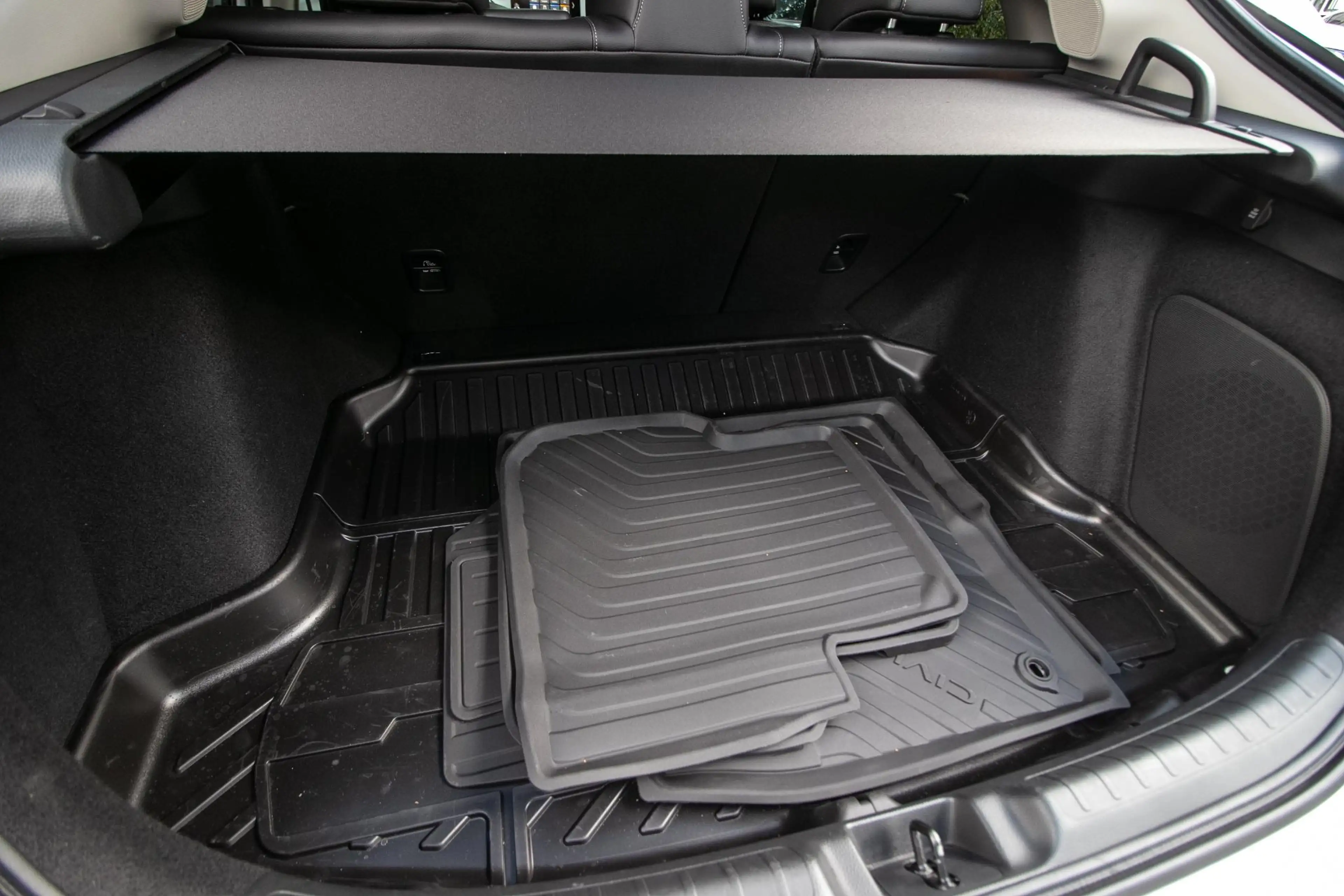 Honda Civic 2.0 e:HEV Advance — photo 11