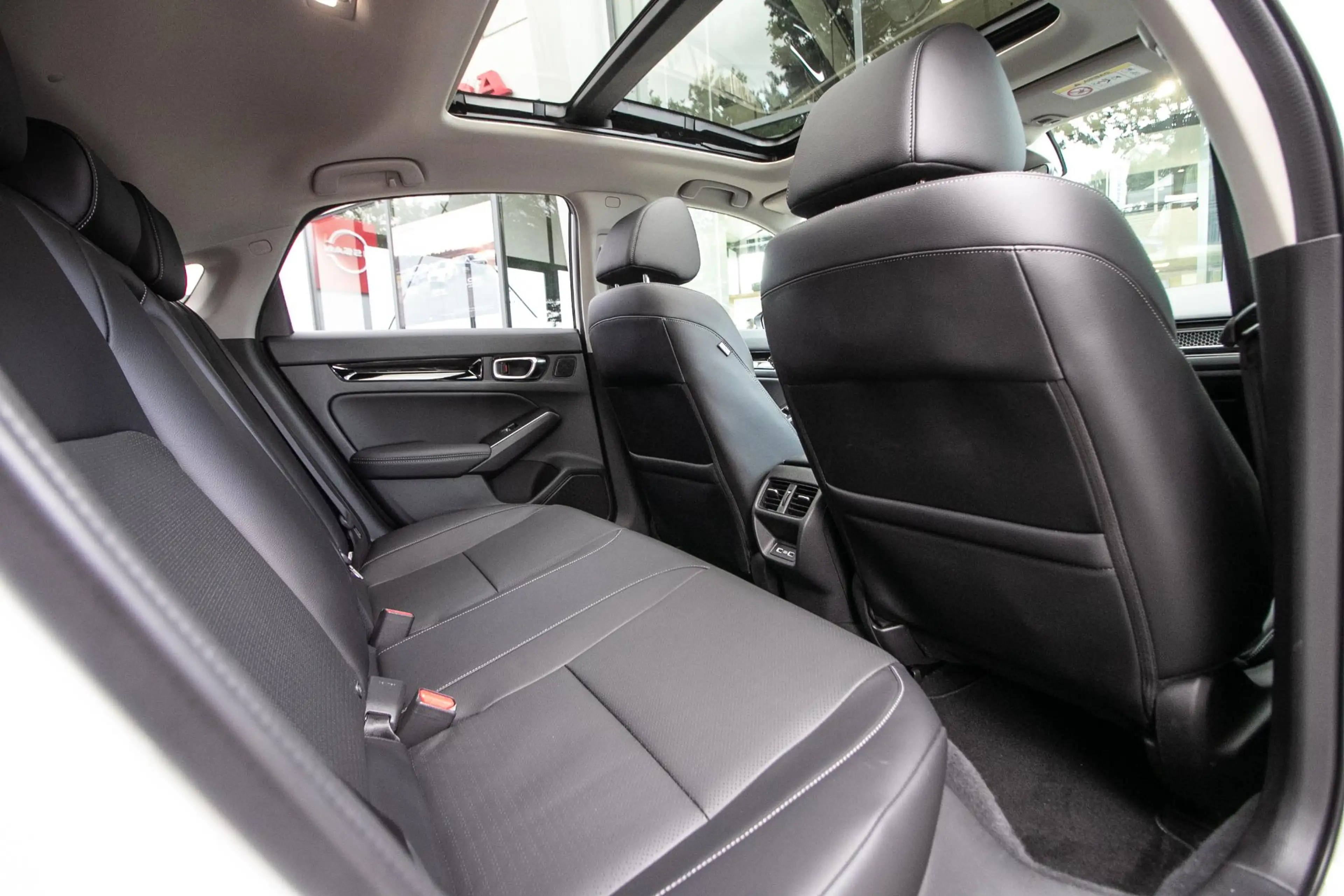 Honda Civic 2.0 e:HEV Advance — photo 9