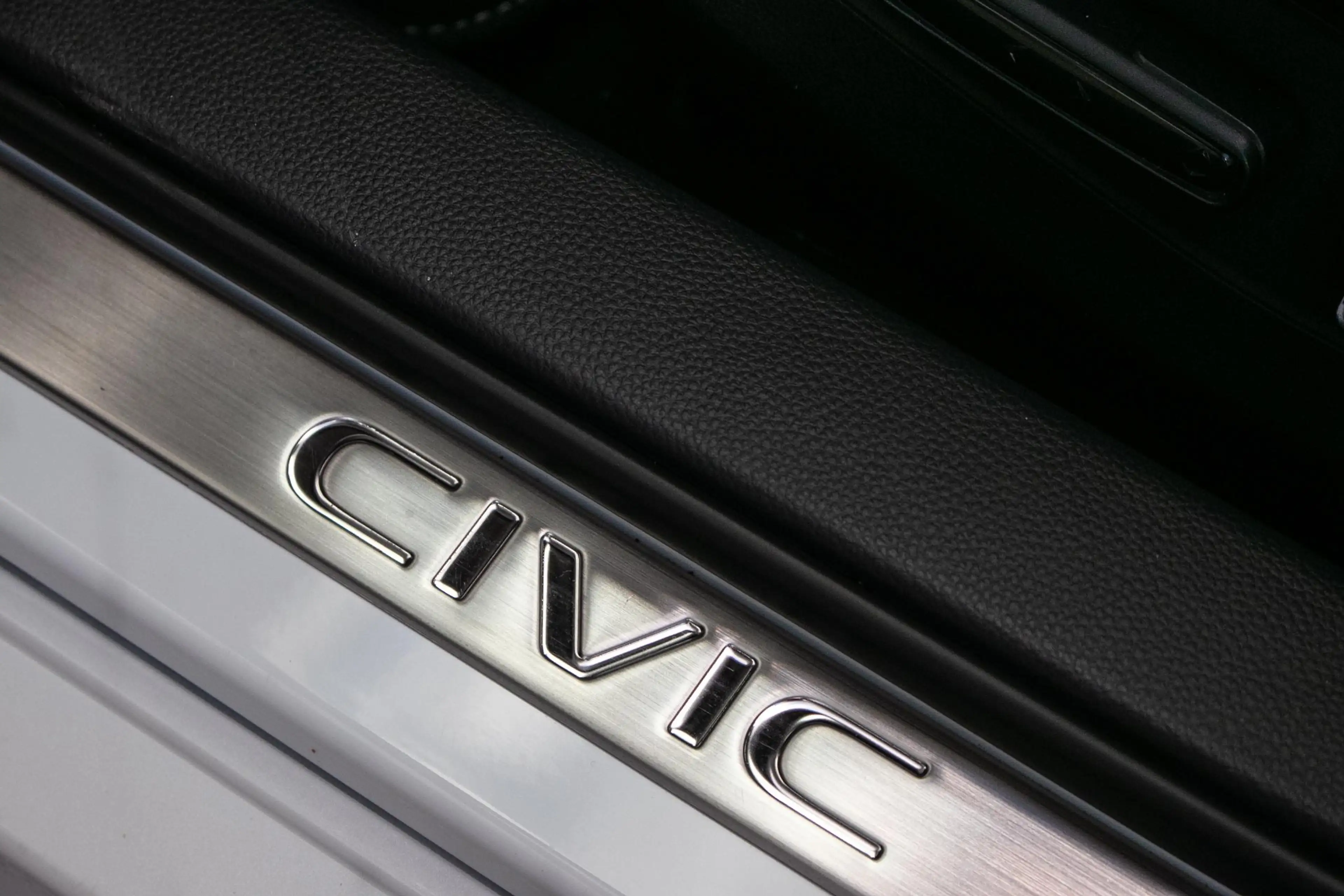 Honda Civic 2.0 e:HEV Advance — photo 8