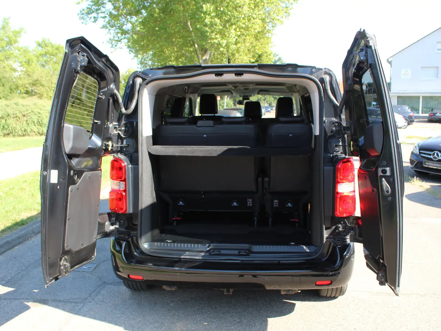 Toyota Proace L1 Shuttle Comfort Schwarz - 2