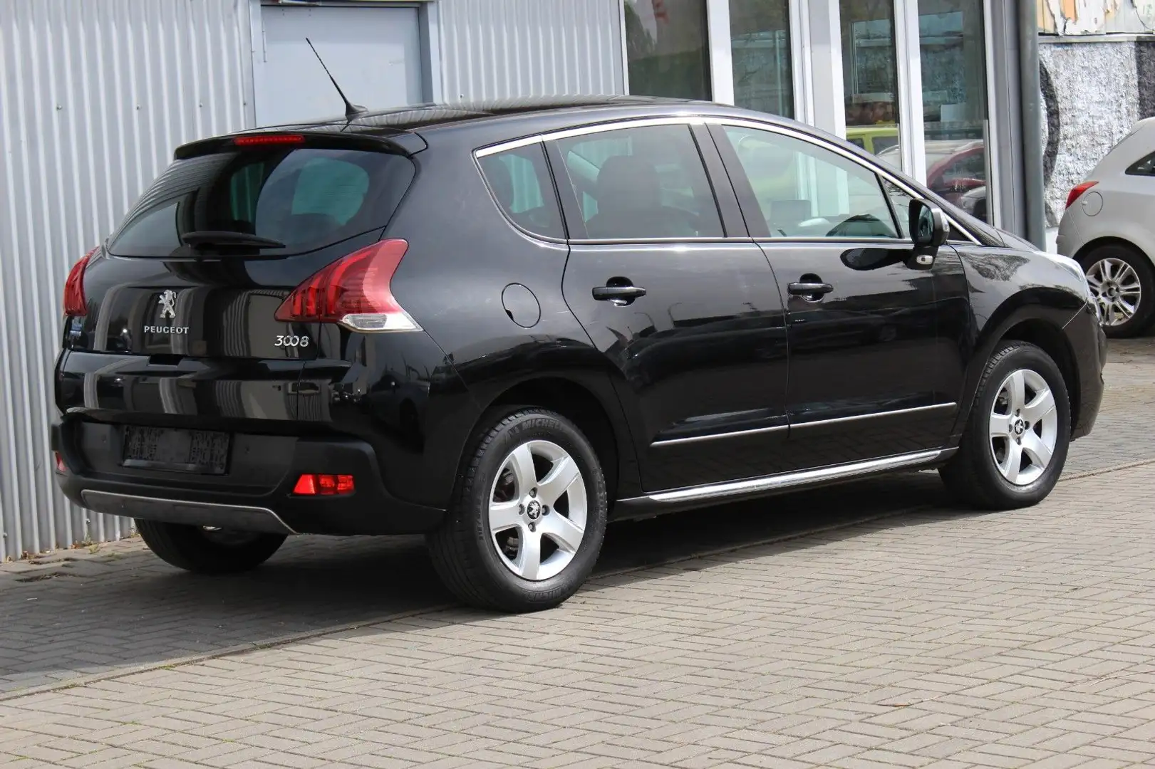 Peugeot 3008 Allure+Navi+Head-Up-Panoramadach+T-Leder Schwarz - 2