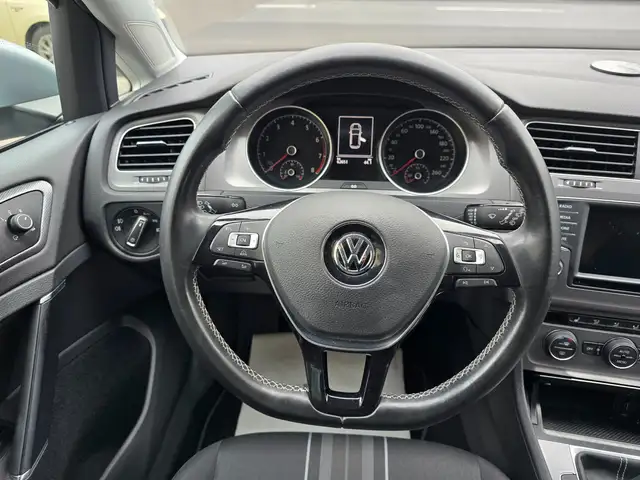 Volkswagen Golf view 12