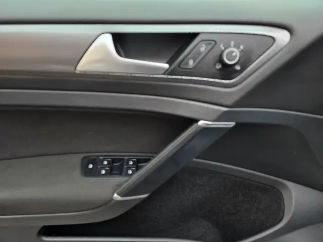 Volkswagen Golf view 11