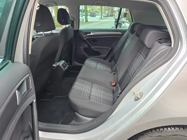 Volkswagen Golf view 9