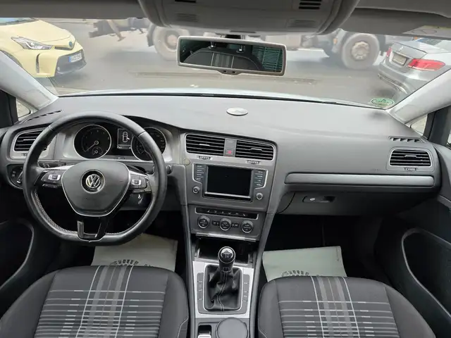Volkswagen Golf view 5