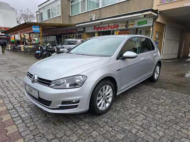 Volkswagen Golf view 2