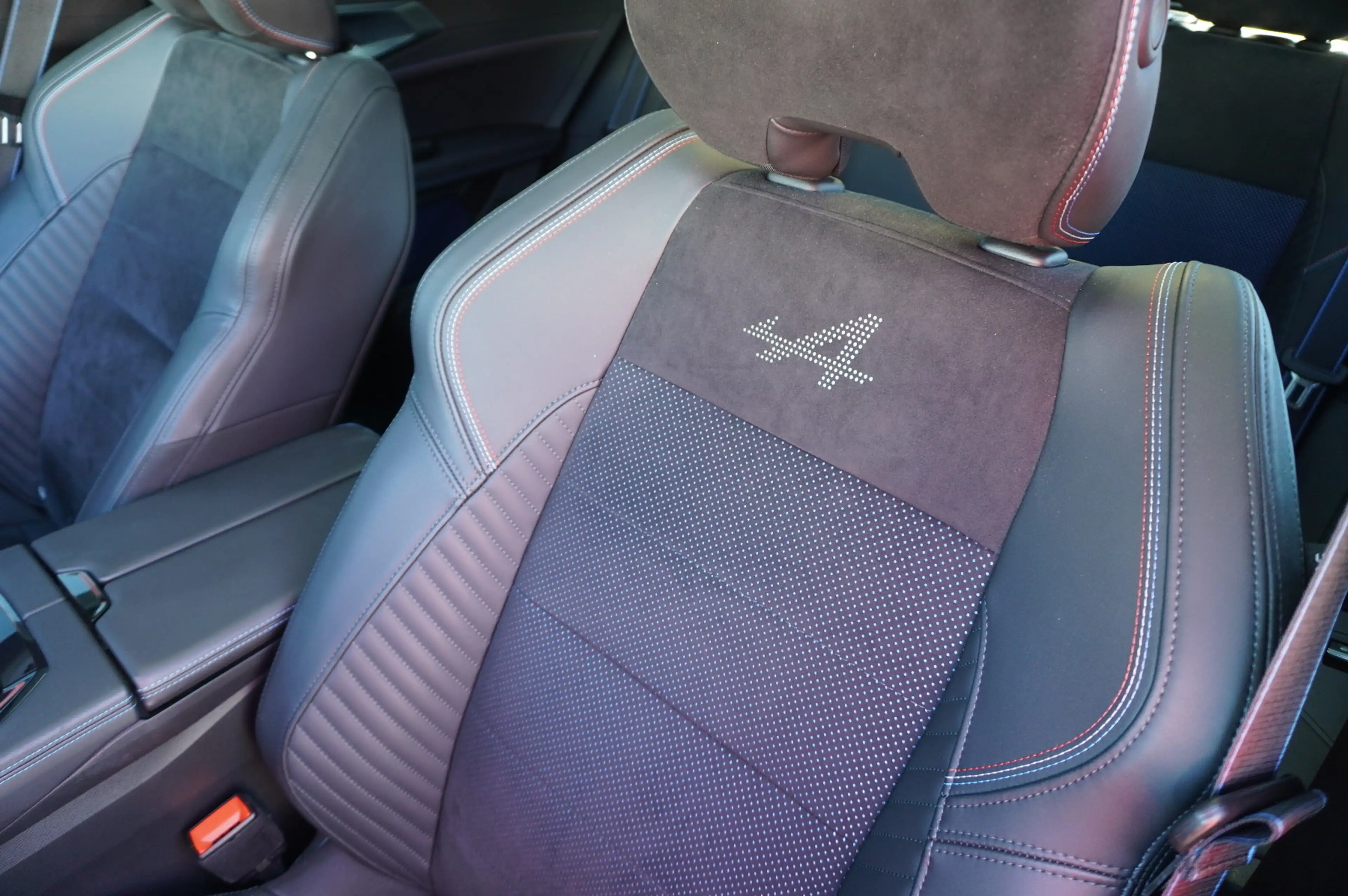 Renault Rafale 200 E-Tech Full Hybrid Esprit Alpine — photo 9