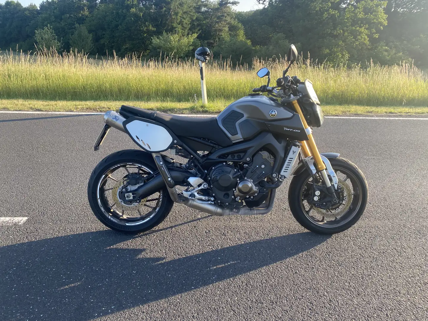 Yamaha MT-09 Sport Tracker inkl. Zubehörpaket Gri - 1