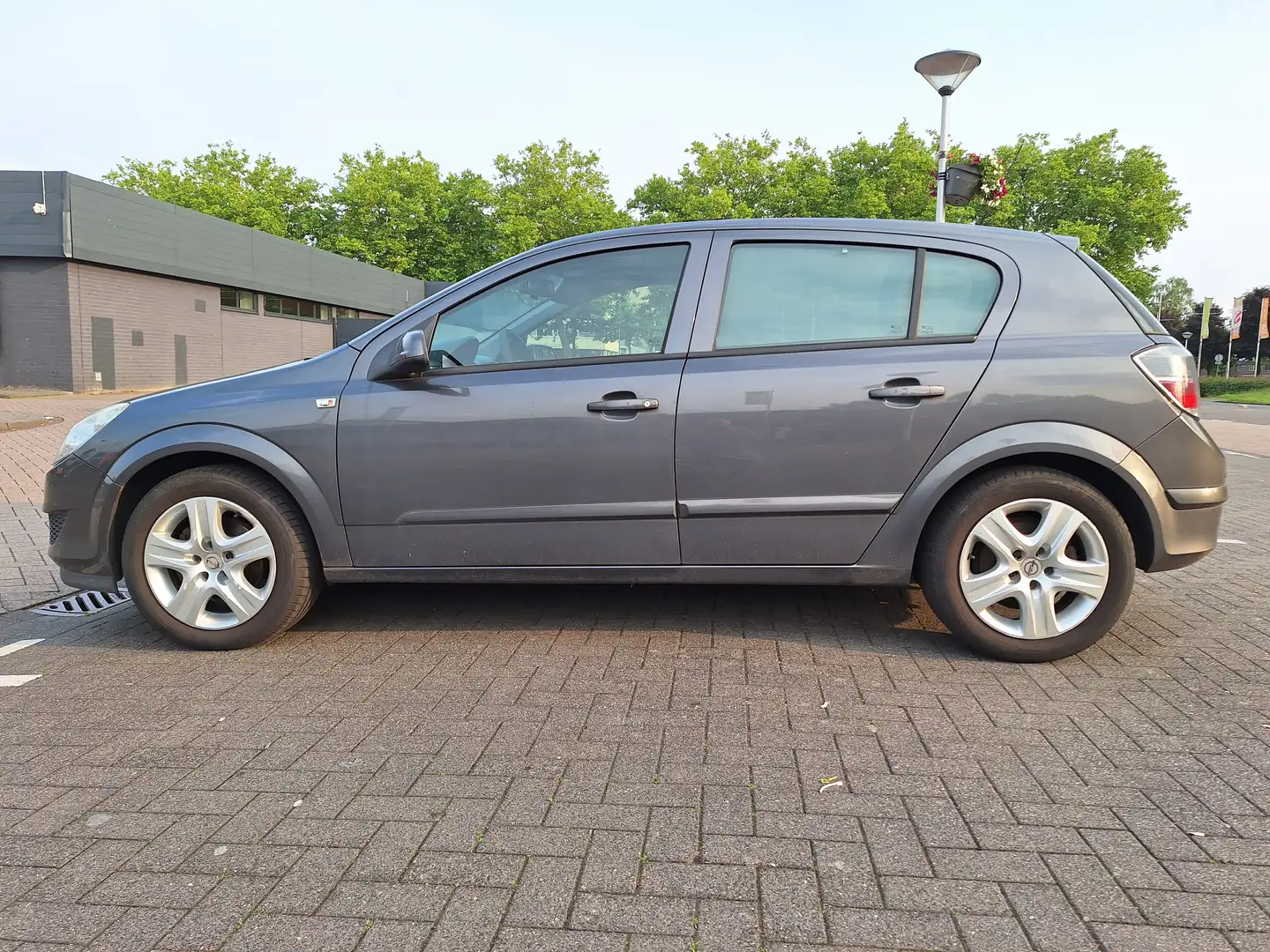 Opel Astra Astra 1.6 Edition Grijs - 2