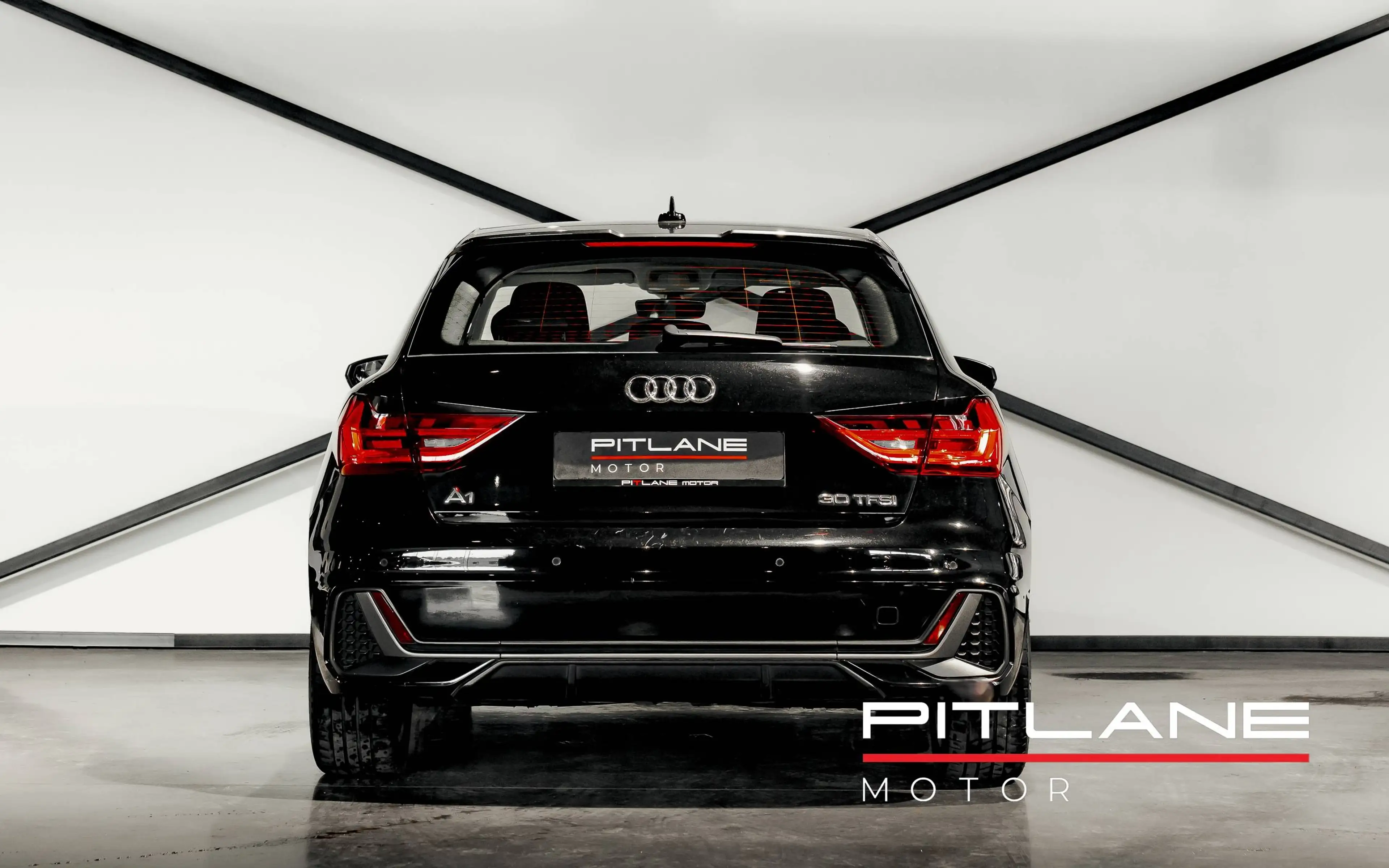 Audi A1 A1 Sportback 25 TFSIS tronic S-LINE / SIEGES CHAUFFANT / CARPLAY / LANE ASSIST / 12 MOIS GARANTIE — photo 4