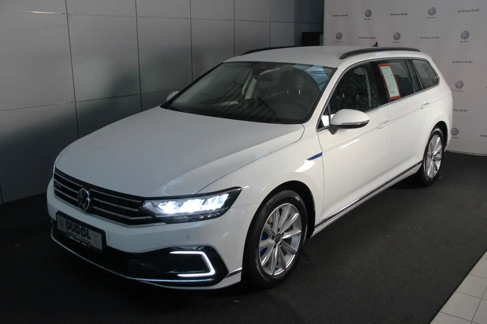 Volkswagen Passat Variant 1.4 GTE Hybrid 218 PS  Kamera ACC Weiß - 2