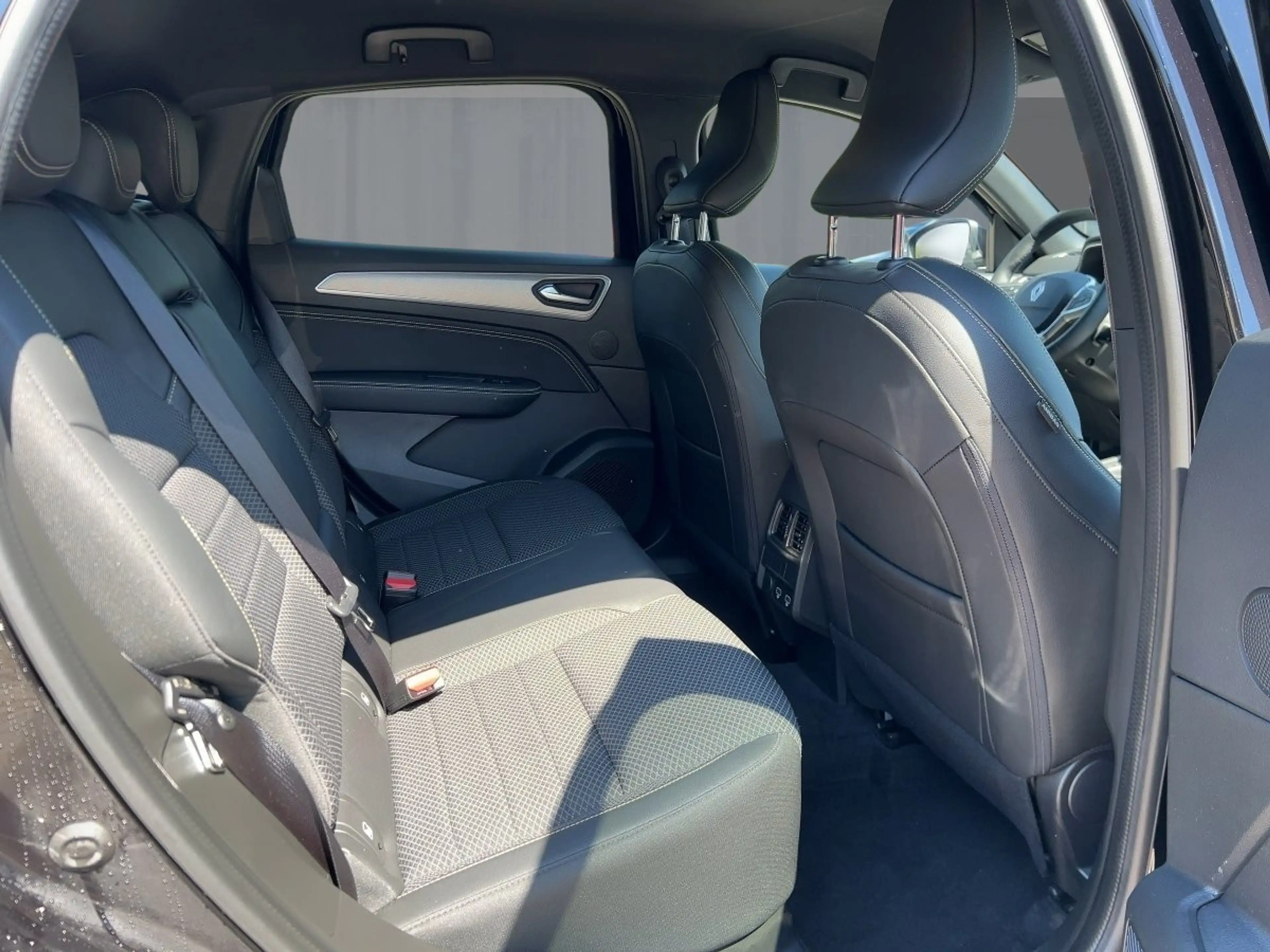 Renault Arkana 1.3 TCe 140 Mild-Hybrid Techno EU6e SHZ PDC — photo 9