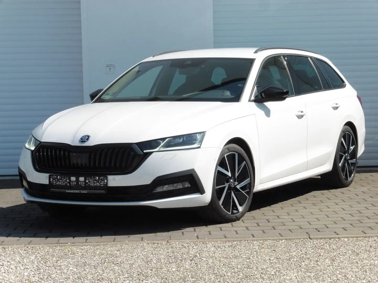 Skoda Octavia 2.0 TDI DSG SPORT HiFi ACC Matrix AHK 18 bijela - 1