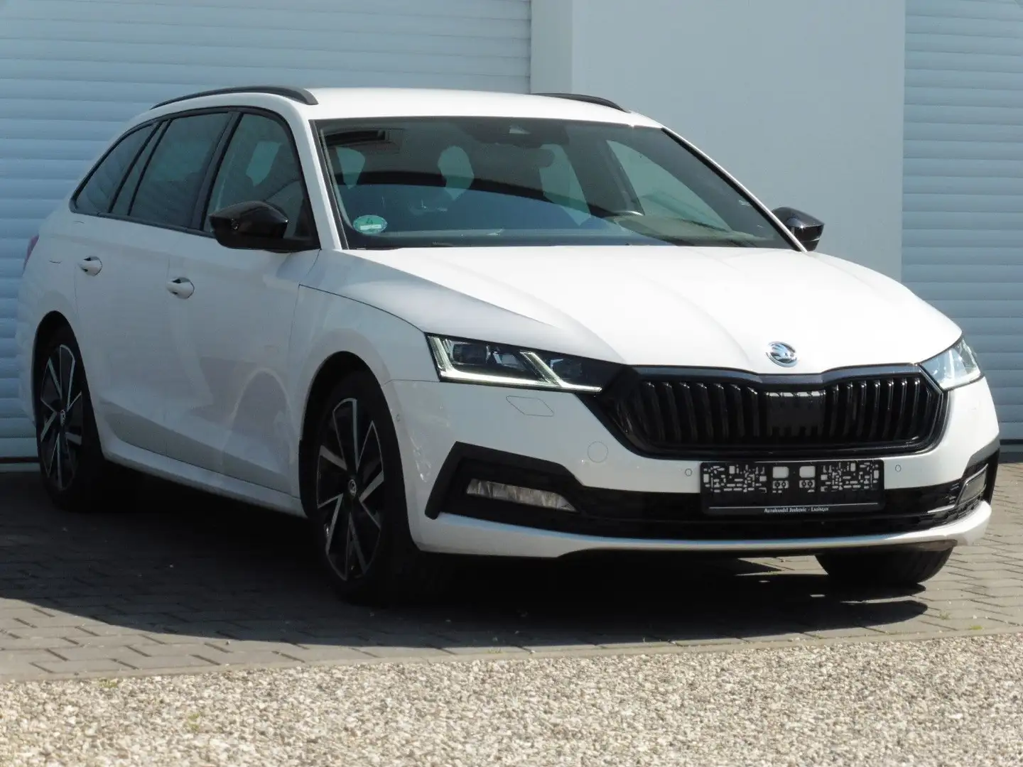 Skoda Octavia 2.0 TDI DSG SPORT HiFi ACC Matrix AHK 18 bijela - 2