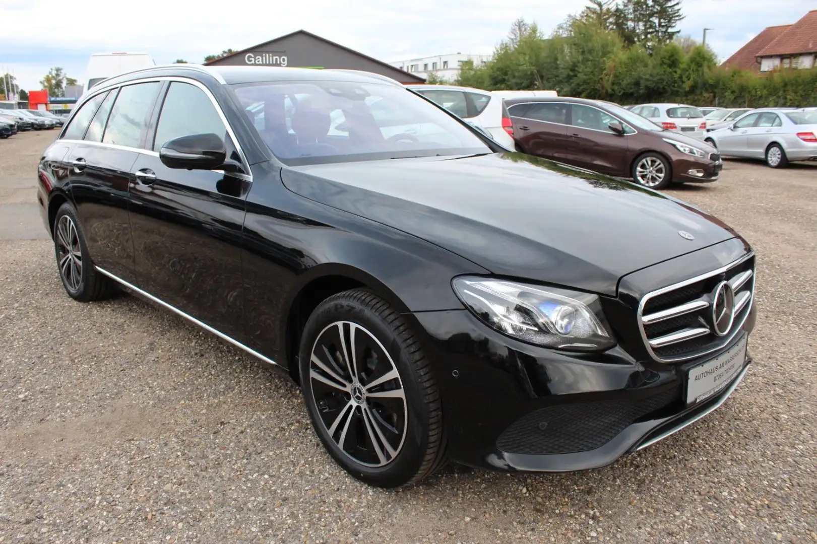Mercedes-Benz E 350 d T*AVANTGARDE*HuD*StandHz*ACC*LED*KAM*AHK Schwarz - 1
