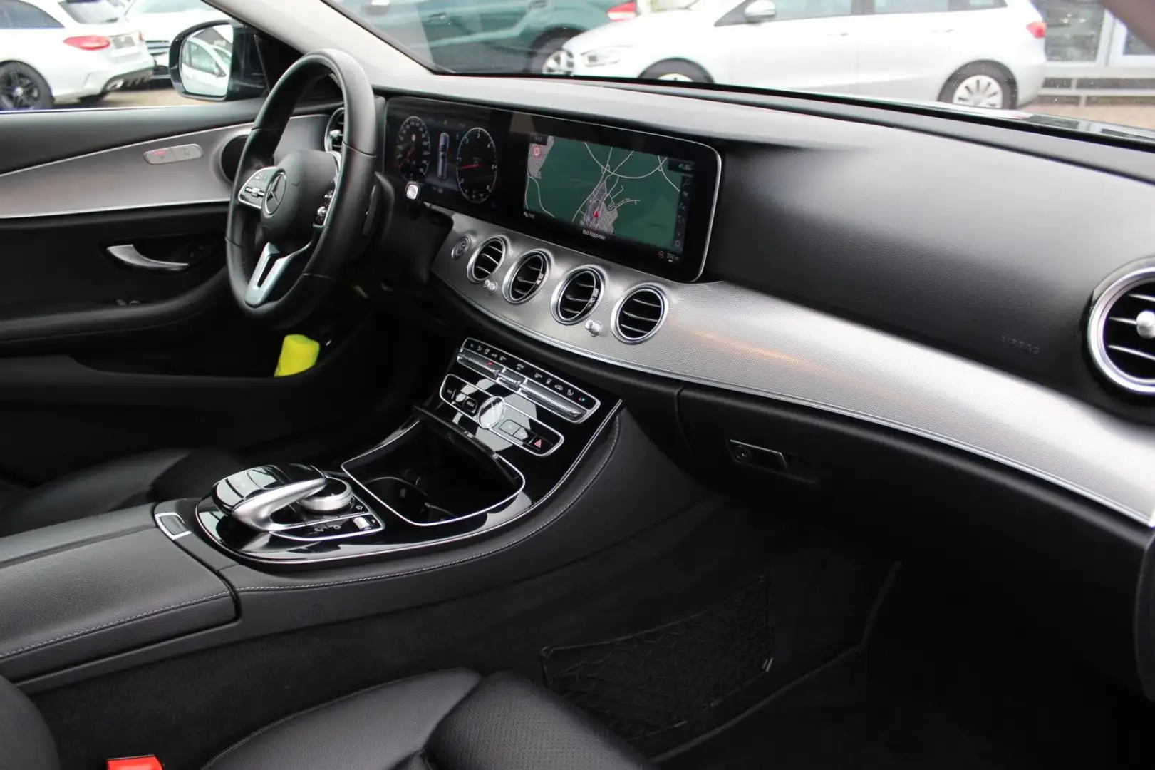 Mercedes-Benz E 350 d T*AVANTGARDE*HuD*StandHz*ACC*LED*KAM*AHK Schwarz - 2