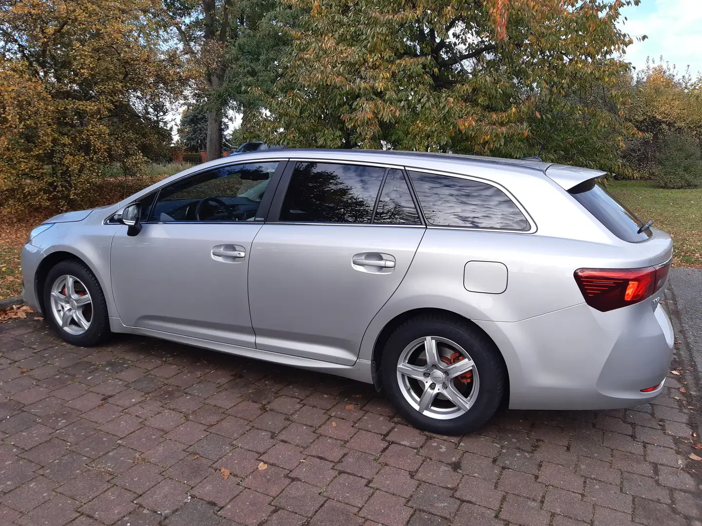 Toyota Avensis Avensis Touring Sports 1.8 Multidrive S Edition-S Silver - 1