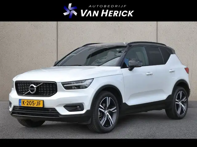 Volvo XC40 main image