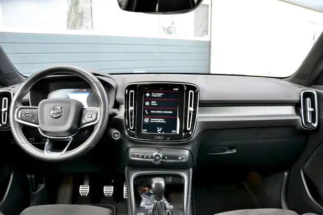 Volvo XC40 view 9
