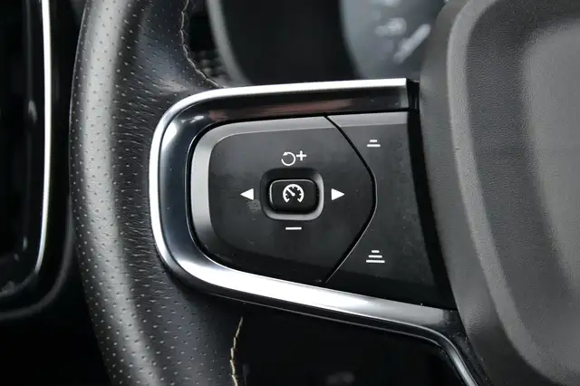 Volvo XC40 view 17